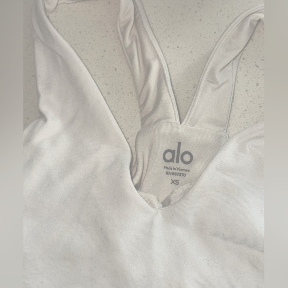 ALO YOGA Airbrush Real Bra Tank
🤍🖤🤍 - Picture 3 of 4